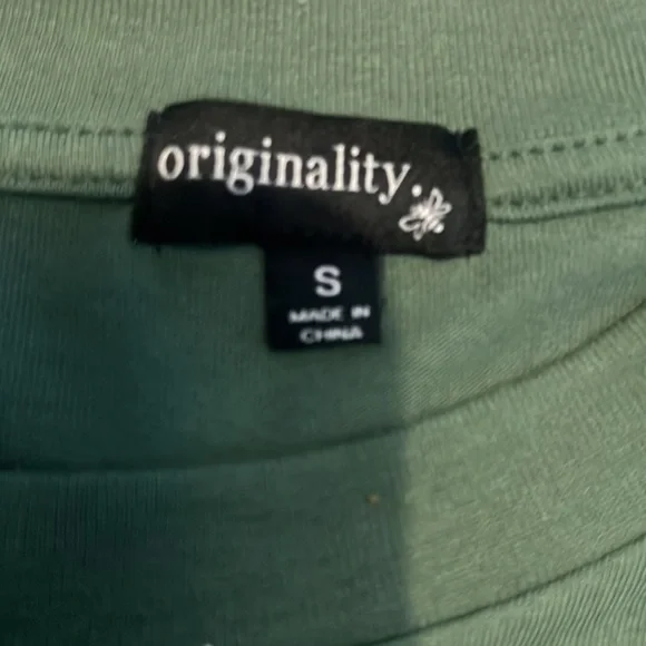 Dry Goods green small t-shirt/ never been worn - Picture 2 of 3